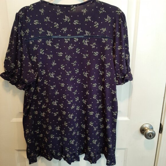 Sale!!! Cute Tunic Top; Deep V-Neck; Navy w/ Tiny Floral Print; Betro - Picture 3 of 5